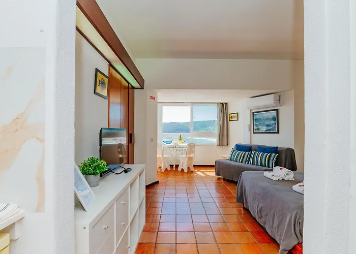 Rent4rest - Ocean View Apartament Sesimbra